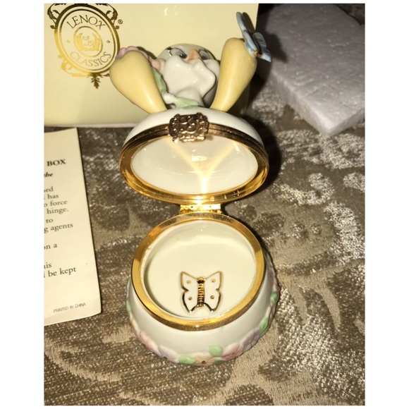 Springtime Tweety Classic Looney Tunes by LENOX - Picture 4 of 8